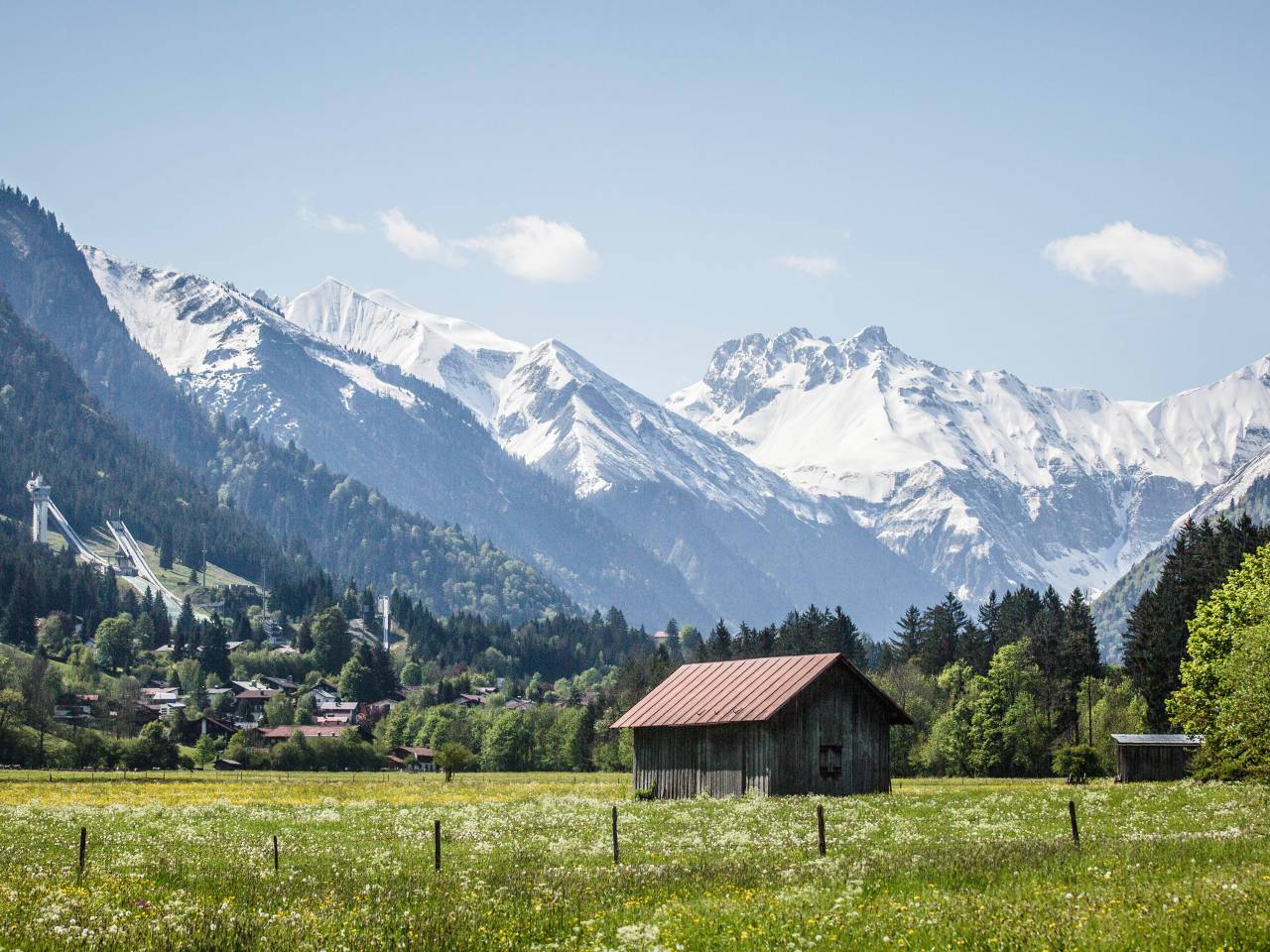 Bergpanorama Schnee bedeckte Bergspitzen Allgäu
