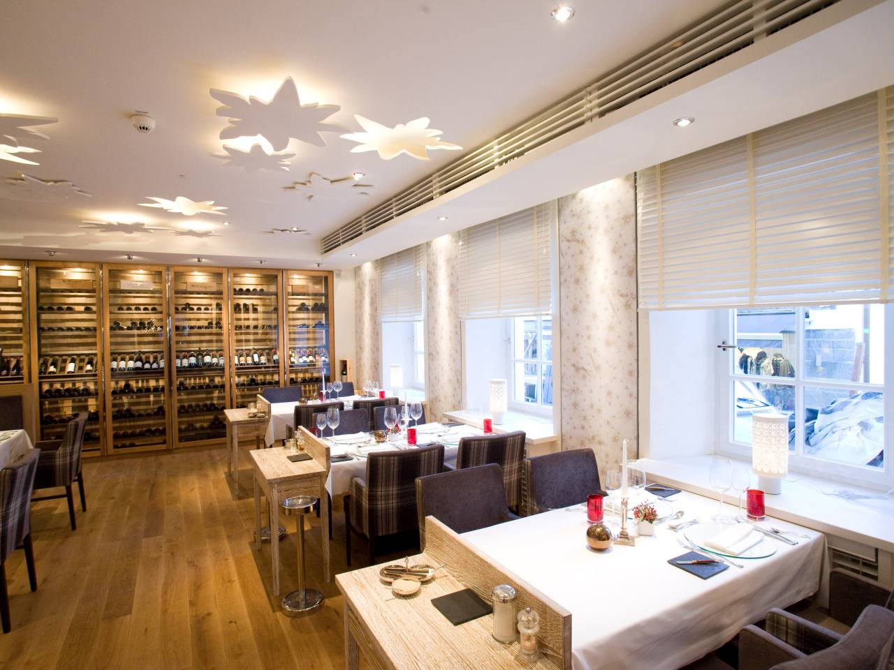 Fenstertische Löwen-Genusswirtschaft