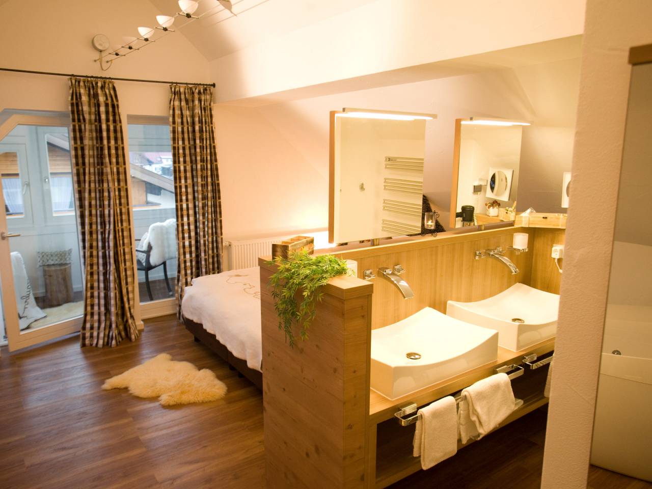 Deluxe Suite Blick übers Waschbecken Hotel Löwen & Strauss