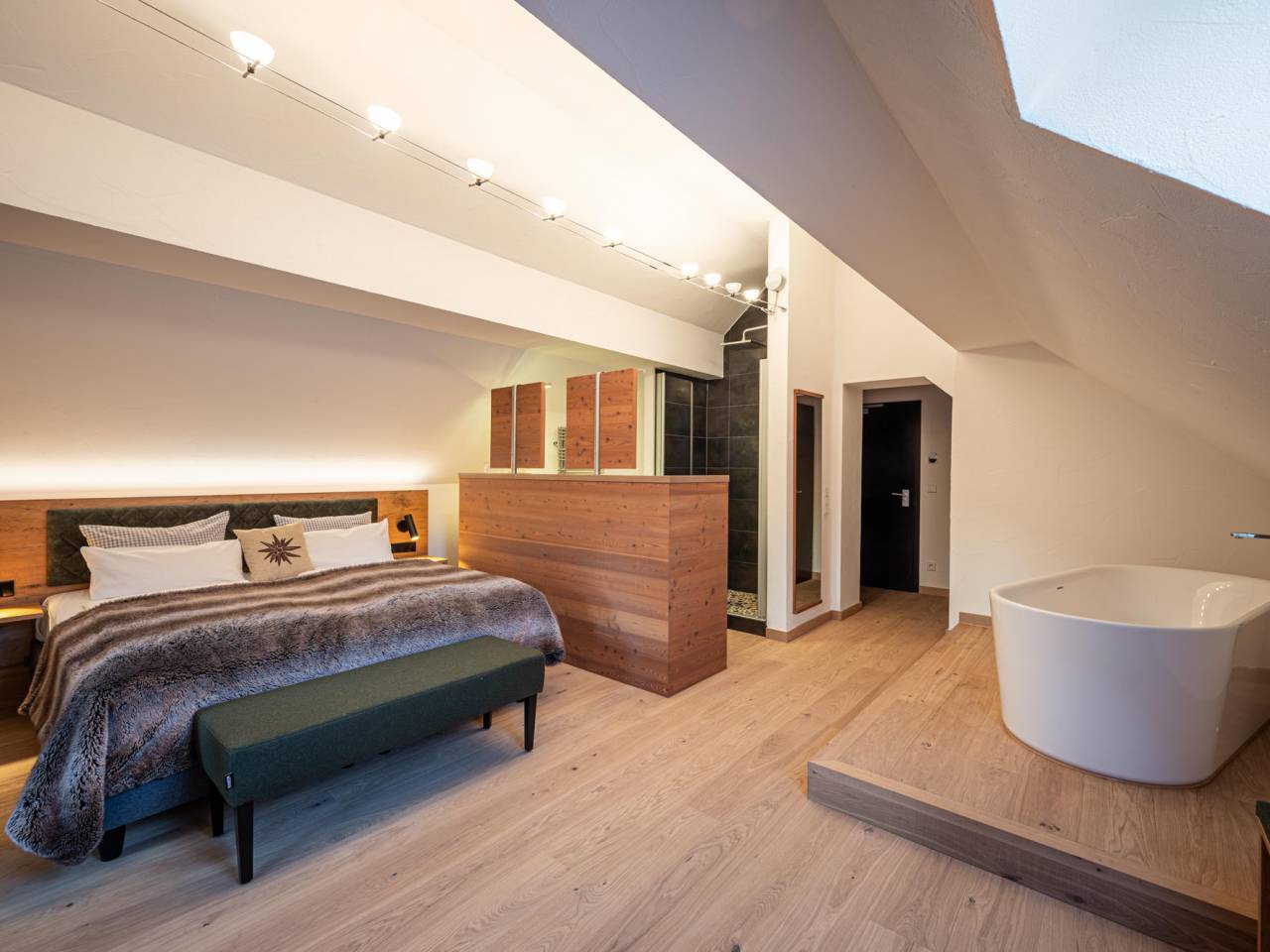 Gipfel Suite mit Freistehender Wanne