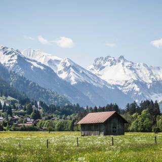 Bergpanorama Schnee bedeckte Bergspitzen Allgäu
