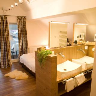 Deluxe Suite Blick übers Waschbecken Hotel Löwen & Strauss