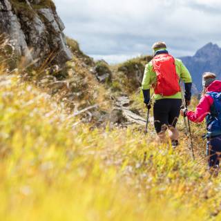 Bergtour Wanderer auf dem Weg zu Laufbacher Eck