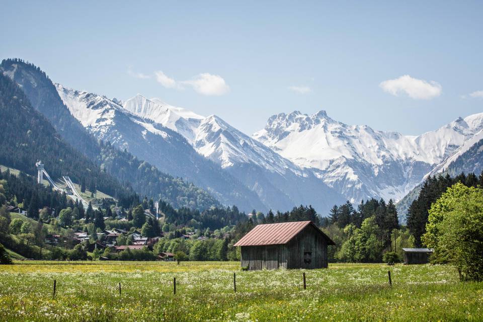 Bergpanorama Schnee bedeckte Bergspitzen Allgäu