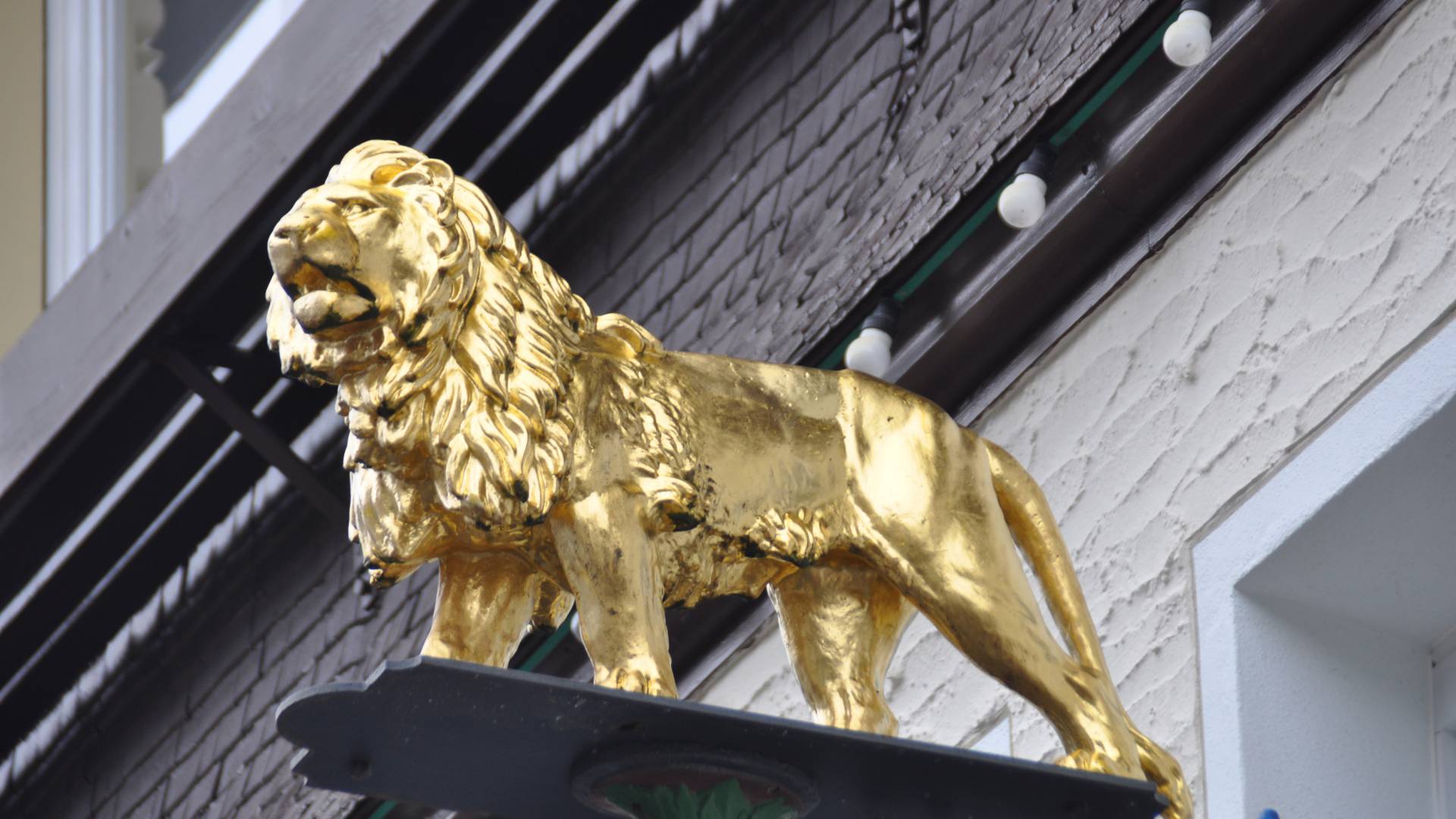 Gold Statue Löwe